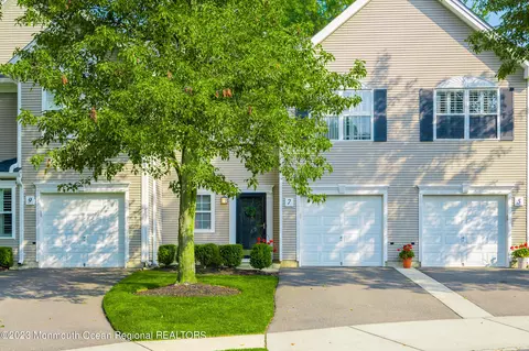 7 Berkshire Ct #2323, Manalapan, NJ 07726