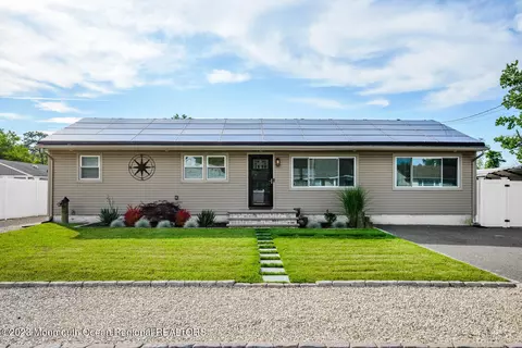 246 Ensign Ave, Beachwood, NJ 08722