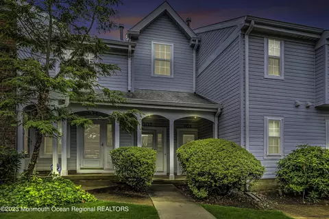 302 Tulip Ln, Freehold, NJ 07728