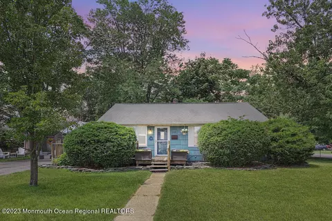 122 Dickinson Ave, Toms River, NJ 08753