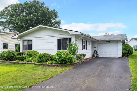 5 Denby Ct, Brick, NJ 08724