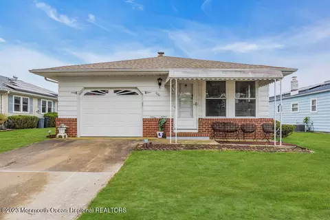 106 Bananier Dr, Toms River, NJ 08757