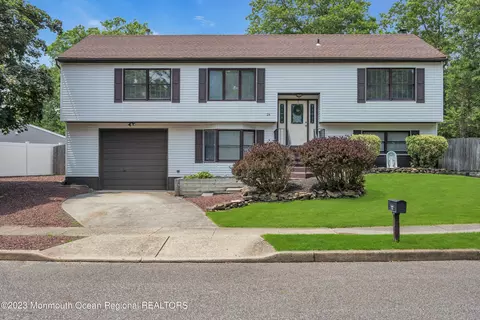 24 Chestnut Way Cir, Barnegat, NJ 08005
