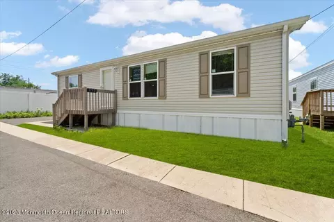 132 Oakdale Vlg Dr, North Brunswick, NJ 08902