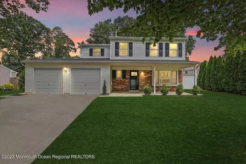 4 Garden Way, Howell, NJ 07731