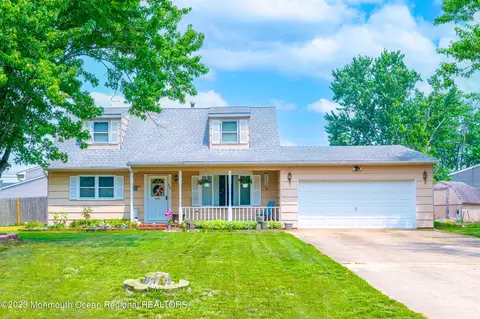 936 Hunt Dr, Toms River, NJ 08753