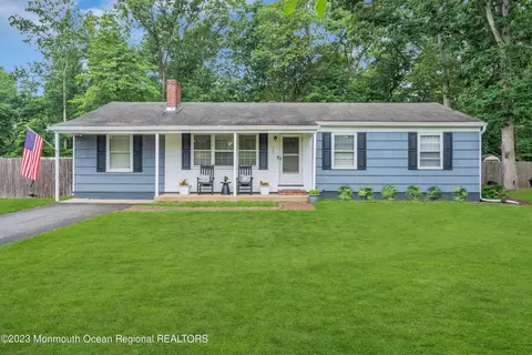 832 Bartlett Pl, Toms River, NJ 08753