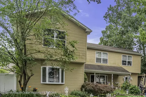 616 6th Ave, Toms River, NJ 08757