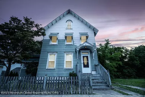 112 Wood St, Tuckerton, NJ 08087