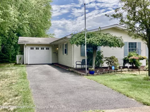 6 Baser Ln, Brick, NJ 08724