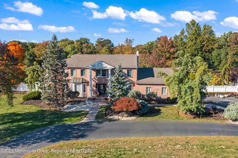 32 Rowena Rd, Manalapan, NJ 07726