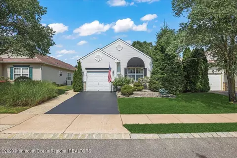 26 Saxony Cir, Manchester, NJ 08759