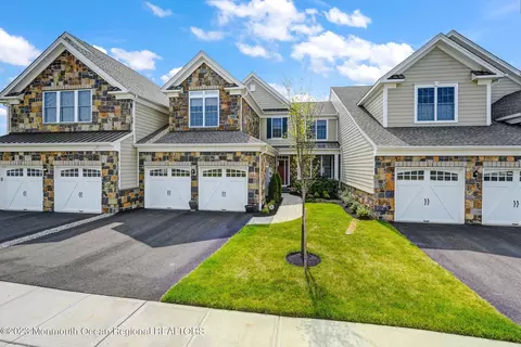 18 Jansky Dr #392, Holmdel, NJ 07733