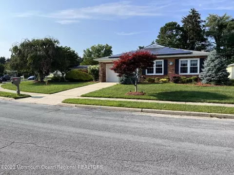 28 Tennis Ct, Brick, NJ 08723
