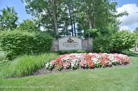 319 Sophee Ln, Lakewood, NJ 08701