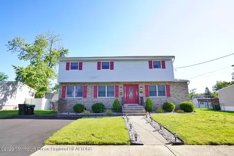 16 Colby Ln, Hazlet, NJ 07730