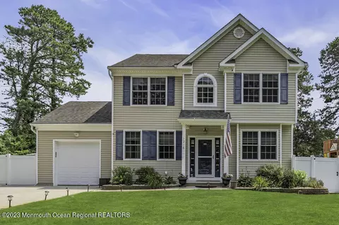 1216 Englemere Blvd, Toms River, NJ 08757