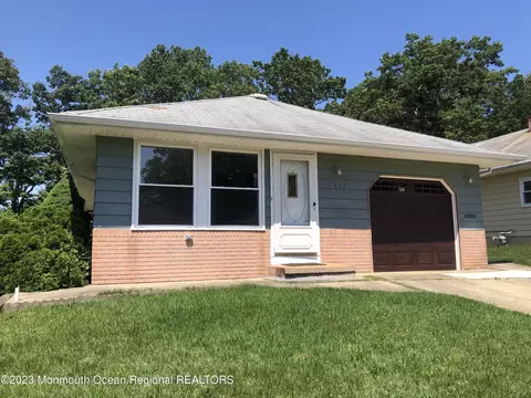 1637 Mount Everest Ln, Toms River, NJ 08753