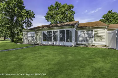 9 Buckingham Dr # a, Manchester, NJ 08759