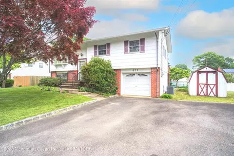623 Montana Dr, Toms River, NJ 08753