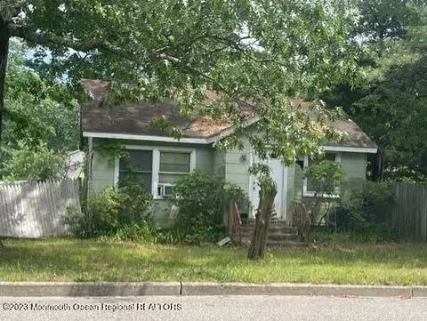 711 Lake Barnegat Dr N, Lanoka Harbor, NJ 08734
