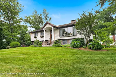 86 Algonquin Ave, Oceanport, NJ 07757