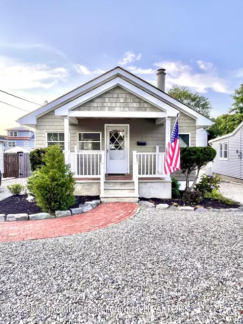 572 Princeton Ave, Brick, NJ 08724