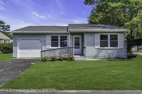 11 Westport Dr #71, Whiting, NJ 08759