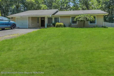 6 Liverpool Ct, Jackson, NJ 08527
