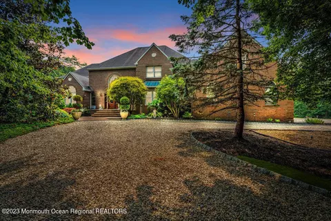 5 Moonlight Ct, Millstone, NJ 08510