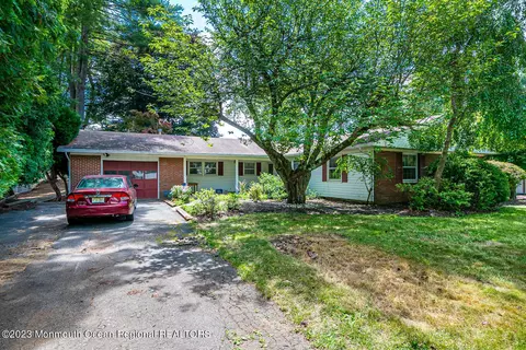 14 Edwards Ln, Manalapan, NJ 07726