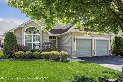 81 Enclave Blvd, Lakewood, NJ 08701