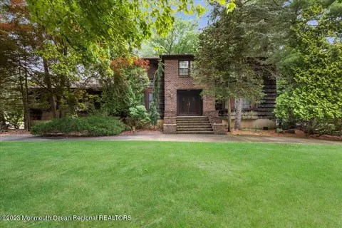 2 Garnet St, Morganville, NJ 07751