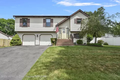 12 Rita Dr, Howell, NJ 07731