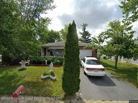 1 Bimini Dr, Toms River, NJ 08757
