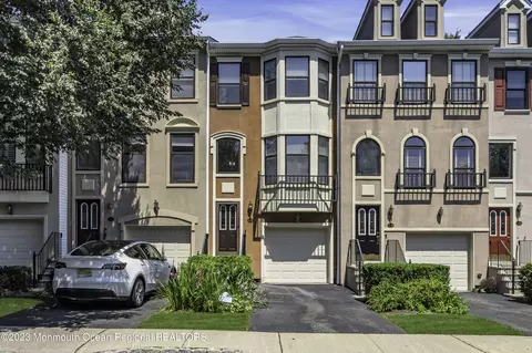 335 Wilshire Dr #3036, Nutley, NJ 07110