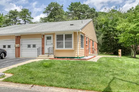 21 Independence Pkwy #B, Whiting, NJ 08759