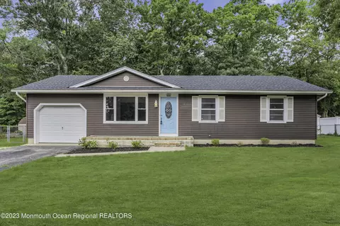 690 Dunedin St, Toms River, NJ 08753