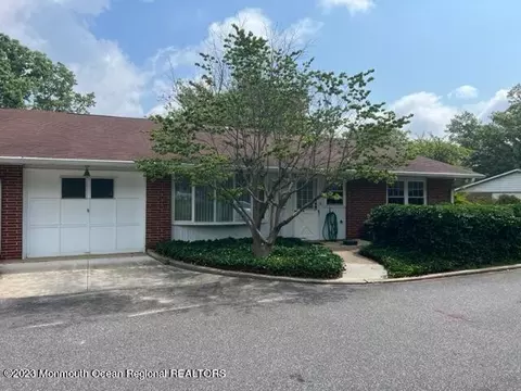 521 Portsmouth Dr #A, Lakewood, NJ 08701