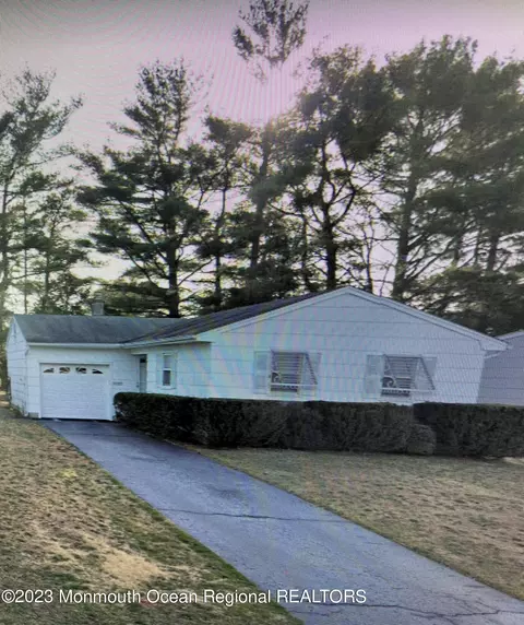 15 Concord Ln, Toms River, NJ 08757