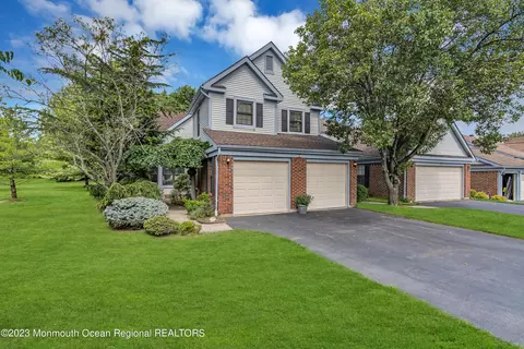 17 Rawson Cir, Ocean, NJ 07712