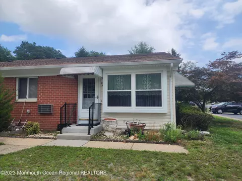 83 Hudson Pkwy #A, Whiting, NJ 08759