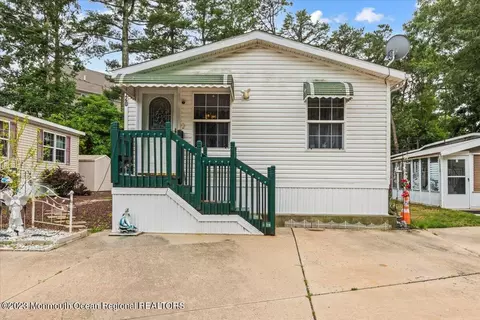 20 Roberts Rd, Toms River, NJ 08755