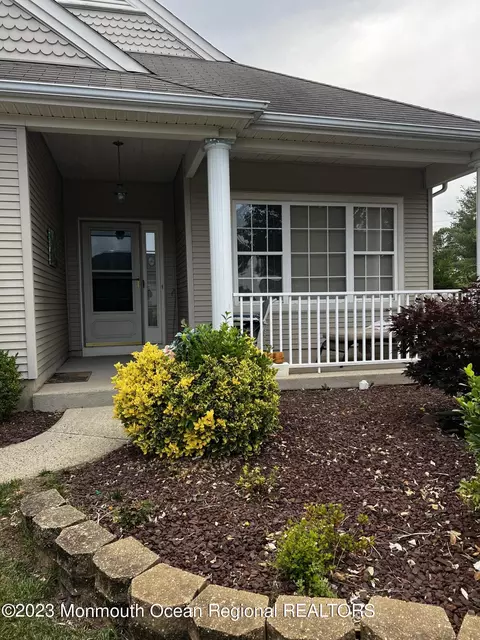 15 Edgeworth Cir, Manchester, NJ 08759