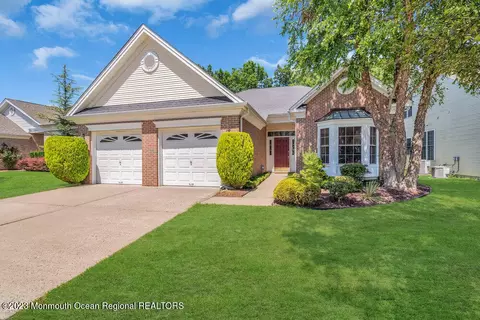 59 Oakmont Ln, Jackson, NJ 08527
