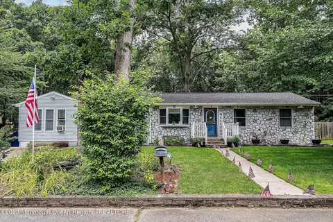 17 Murdock Pl, Jackson, NJ 08527