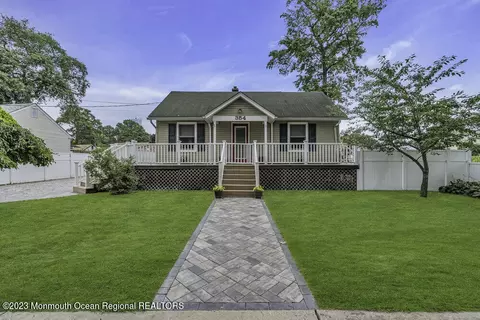354 Beverly Dr, Keyport, NJ 07735