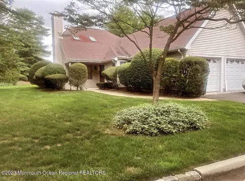 1 Jasmine Ln, Freehold, NJ 07728