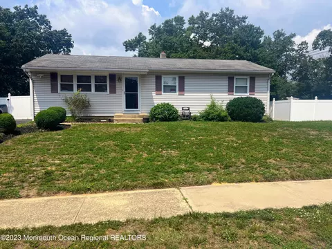 37 Arlyn Dr, Howell, NJ 07731
