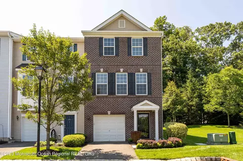 209 Chickadee Ct, Freehold, NJ 07728
